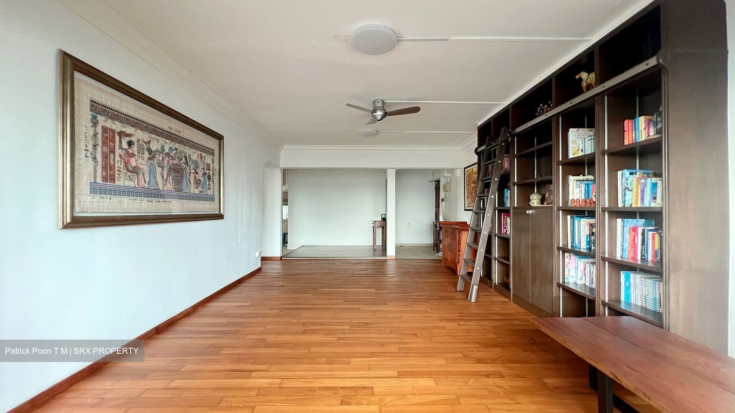 Blk 216 Jurong East Street 21 (Jurong East), HDB Executive #550801031